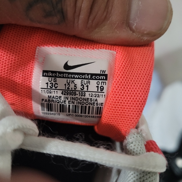 2FOR$40 NIKE TRAINERS - Picture 2 of 6